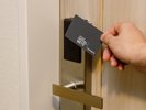 【スマート入室システム】非接触キー採用で安全性が高く、一人旅でも安心して滞在可能。