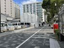 ■【烏丸御池駅〜ホテルへのアクセスC】出口@を出て、そのまま進行方向に進みます