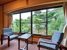 【月-つき-】窓からの景色もごゆっくりとご覧いただけます