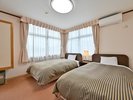 【本館一例】季節の木々や川のせせらぎを感じながらゆっくりとした時間をお過ごしください