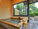 【貸切風呂 乗実の湯】内風呂と岩露天風呂がございます