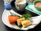 【ご朝食一例】定番や旬の焼き魚もご準備しております