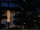 夜の庭園は日中とは違った情緒を感じることができます