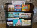 1階・絵本コーナー(お部屋に持って読んで頂いても大丈夫♪)