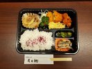 夕食付きプランのお弁当(一例)です。ビール・チューハイ・ソフトドリンクの中からお一つお選び頂けます。