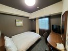 【スタンダード】セミダブルルームの入口から窓方面です。ご夫婦・カップルに人気のお部屋です☆