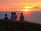 ご家族で夕日を眺める。シンプルだけれどまたとない奇跡のような時間