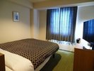 【シングルルーム15u】ベッドサイズは140p×207pと広さがあります。