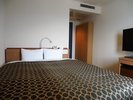 【ダブルルーム15u】ベッドサイズ160×207p。お子様連れの方も添い寝をして頂くには十分は広さです。