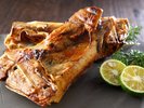 『まぐろカマ焼き』ボリュームたっぷりのまぐろのカマを、シンプルに塩焼きで。香ばしい匂いがたまらない♪
