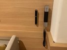 内線電話と非常灯。ご不明な点や非常時にお使いください。