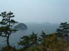 近くの遊歩道展望台からは隣の島が眺められます。