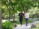 フォレストレイル:国定公園内を爽快にランニング。お散歩道の舗装道を自由にお愉しみください。