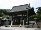 昨年は源氏物語千年紀でにぎわった石山寺まで車で5分