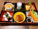 【お子様ランチ一例】お子様に大人気のメニューが勢揃い!彩り豊かな特製ランチです。