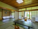【吾妻園〇17畳和室(二間続き)】広々とした開放感のあるお部屋です。源泉かけ流しの温泉内風呂付き。