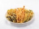 朝食ビュフェ:旬の味覚を閉じ込めた、彩り野菜のサクサク天ぷら