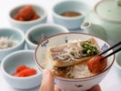 ◆朝食|お好みのトッピングで愉しむ、だし茶漬け