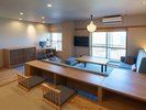 ◆プレミアム和モダン|大きめなソファーとミニキッチン付きで長期滞在にもおすすめ