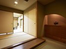 ◆和室明亭ラージ|広々としたエントランス
