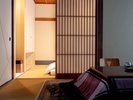 【和室6畳トイレ付】落ち着いた6畳和室。木造建築の温もりを感じながら過ごすひととき