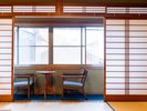 「ざつ旅」の舞台として登場した部屋。作品と同じ景色を楽しめると話題の客室