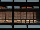 三百年の歴史を刻む木造三階建。代々受け継ぐ誠実なおもてなしが息づく老舗旅館