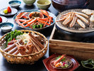 香ばしい炭焼き蟹が自慢。蟹鍋に雑炊、個室食で味わう冬だけの満喫。
