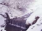 【冬】露天風呂から眺める、雪景色の川の絶景。