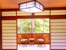 旅館タイプのお部屋。川側のお部屋からの昼眺望。