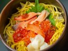 お食事「鮭いくらご飯 赤酢飯」