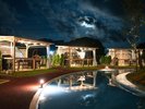 全10棟のドームテント、夜景もきれいです。