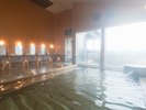 ひのきの温泉です!お時間によって入れ替わります