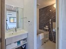 ツインルームのお風呂+独立洗面台:お風呂はバスタブ+洗い場付き