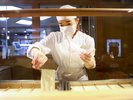 【引き上げ湯葉】朝の売店には、大豆のやさしい香りが漂います