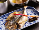 【おもてなし朝膳】真アジの干物など、2種類から選べる「朝の焼き魚」
