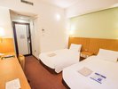 ■ツインルーム(本館):16u・110cm×195p×2(シモンズ社製)のベッドをご用意。