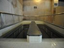 【歩行浴】玉砂利の上を歩くと、足の裏を刺激して体の気の流れが良くなります(白湯使用)