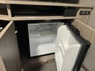 冷蔵庫の中です。温度調節は中のダイヤルで設定できます。
