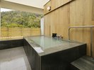 【特別室】客室露天風呂(温泉)付和洋室〜季節折々の山が望める露天風呂〜