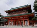 京都観光からは外せない平安神宮応天門。当館から徒歩20分程です。