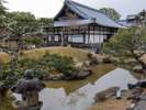 ねねの寺として知られる東山の高台寺。四季を通じて多くの観光客が訪れます。