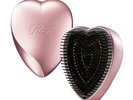 女性のお客様に「ReFa HEART BRUSH」をプレゼント!