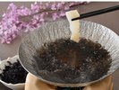 函館真昆布の旨み豊かな出しでさっとくぐらせる「いかしゃぶ」