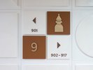 各エレベーターフロアには大阪ならではのモチーフが描かれています♪くいだおれ人形!