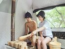 嬉野川河畔で体験するテントサウナ。嬉野WELL-BEINGで心身ともに癒しのひとときを。
