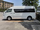 無料送迎は、嬉野温泉駅東口または、嬉野ICまでお迎えに参ります。白のハイエース定員7名です。