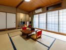 <和室10畳>木々の揺らぎを眺めながら、日々の喧騒からの解放感ん浸る