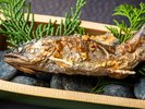 <歴史薫る川魚塩焼き>伝統の技が薫る逸品──湖畔の宿で味わう郷土の恵み
