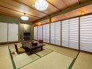 <和室12畳>ご家族でのびのびと。静寂に包まれる、湖畔のゆとりある和空間